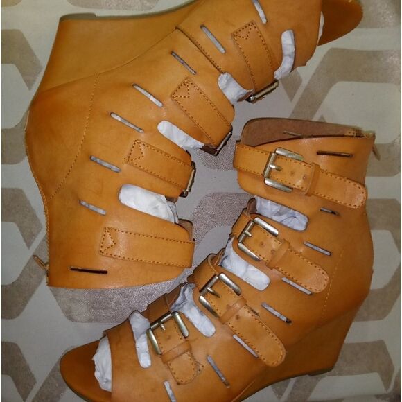 Rue 21 etc! Tan leather strap up wedges, size 7/8M - Picture 9 of 11